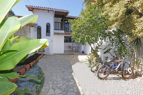 Property building, Day, Garden, Cycling, Garden view