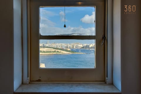 Day, Natural landscape, City view, Lake view, River view, Sea view