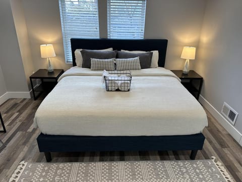 Lovely 2BR Near Downtown Area Apartment in Ohio