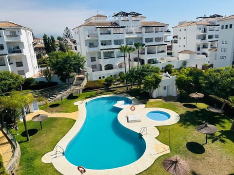 Property building, Day, Natural landscape, Garden, Garden view, Pool view, Swimming pool, Swimming pool, sunbed