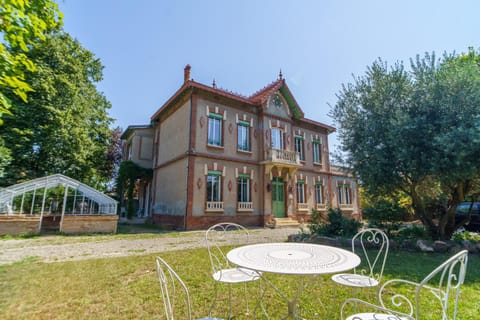 Property building, Day, Garden, Garden view
