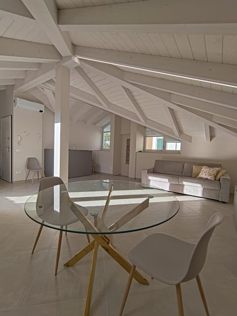 Living room, Seating area, air conditioner