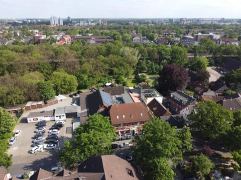 Property building, Natural landscape, Bird's eye view, Location, Parking
