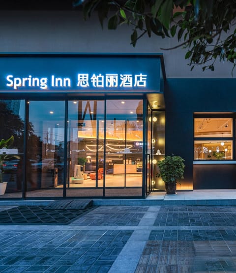 Facade/entrance, Spring, Night