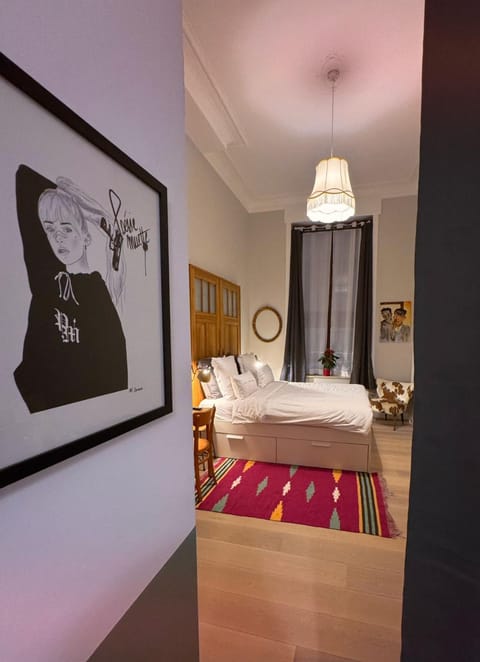 Bed, Photo of the whole room, Decorative detail, Bedroom