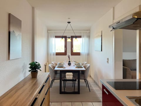 Seating area, Dining area