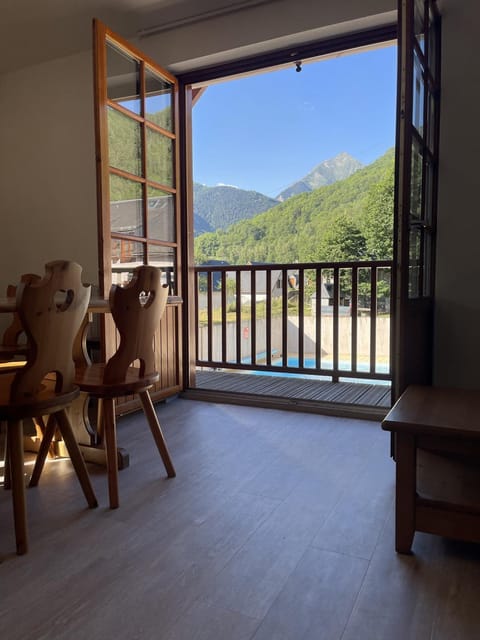 Balcony/Terrace, Mountain view