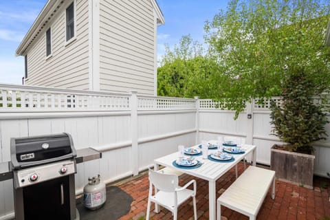Stylish Walk to Town and Beach House in Provincetown
