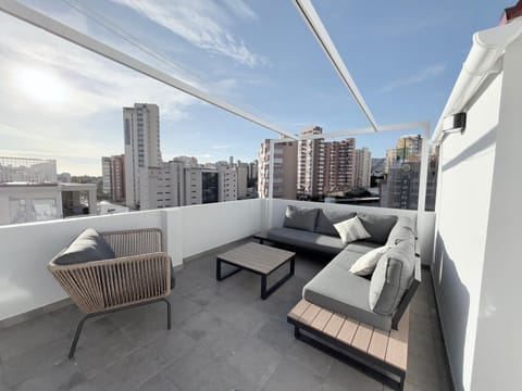 Property building, View (from property/room), Balcony/Terrace, Balcony/Terrace, Seating area, City view, Landmark view