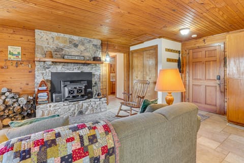 Table Rock Lake Cabin with Waterfront Views! Cabin in Table Rock Lake