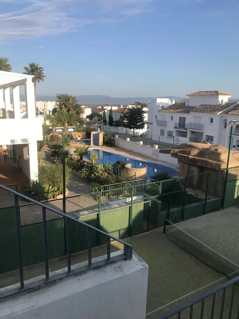 Tennis court, Swimming pool