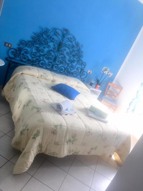 Bed, Photo of the whole room, Decorative detail