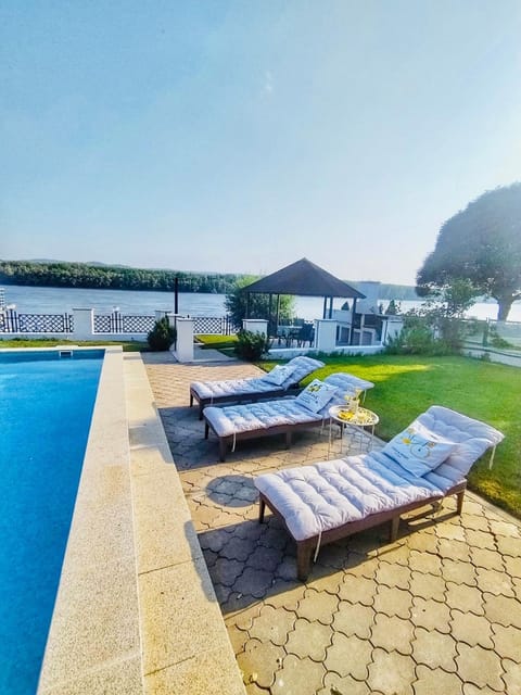 Stunning Danube Villa House in Novi Sad