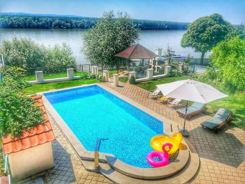 Stunning Danube Villa House in Novi Sad