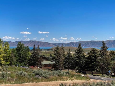 Nature Calls, hot tub, Ideal Beach Pass House in Garden City