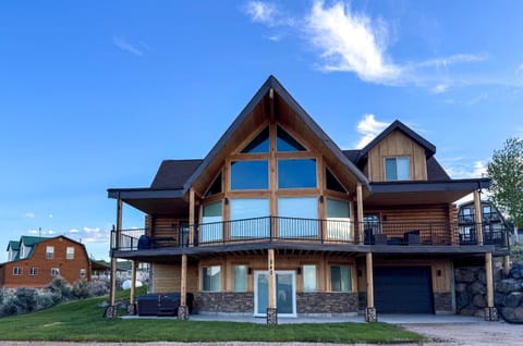 Nature Calls, hot tub, Ideal Beach Pass House in Garden City