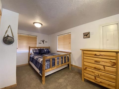 Raspberry Patch View- New Listing with new hot tub House in Garden City