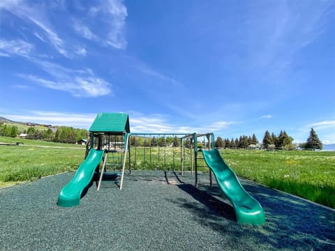 Beautiful New Build-Rendezvous Retreat in Lochwood House in Garden City