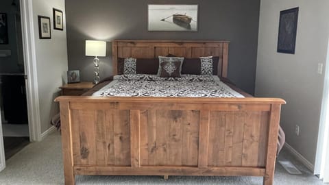 Gorgeous Updated Lake View Condo 942 3 House in Garden City