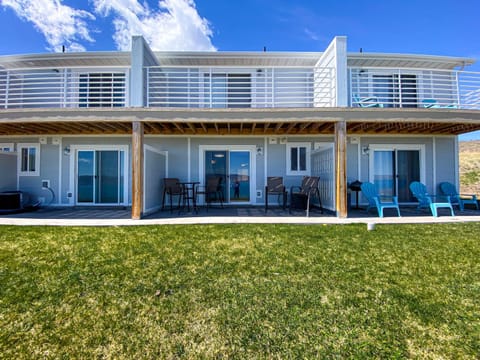 Gorgeous Updated Lake View Condo 942 3 House in Garden City