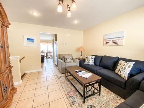 Lake View Condo 890 2 House in Garden City