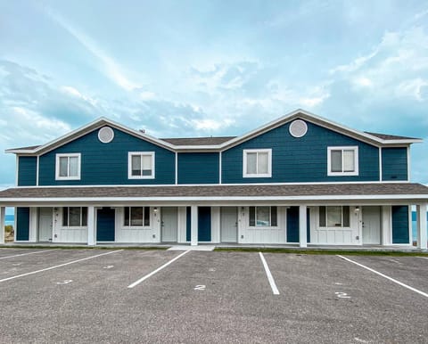 Updated Lake View Condo 941 2, Amazing Views House in Garden City