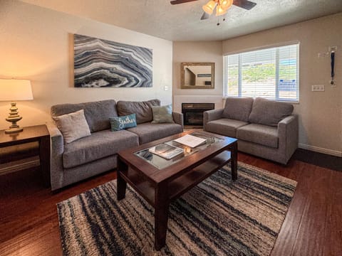 Updated Lake View Condo 941 2, Amazing Views House in Garden City