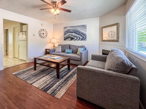 Updated Lake View Condo 941 2, Amazing Views House in Garden City