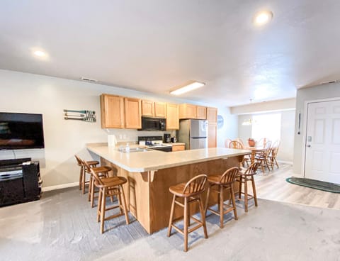 14-Plex 218 House in Garden City