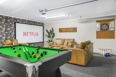 Billiard, Darts, Game Room