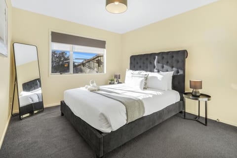 Bed, Bedroom, towels, wardrobe