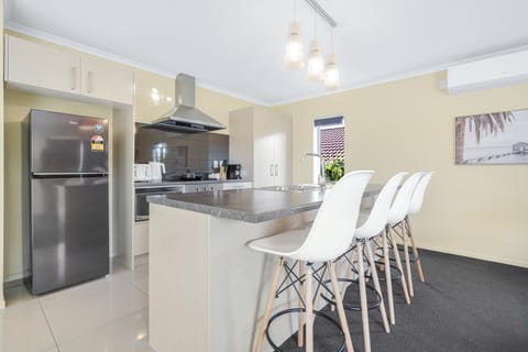 Seating area, kitchen