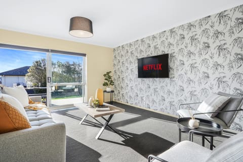 TV and multimedia, Seating area, Garden view, air conditioner