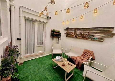 Patio, Balcony/Terrace