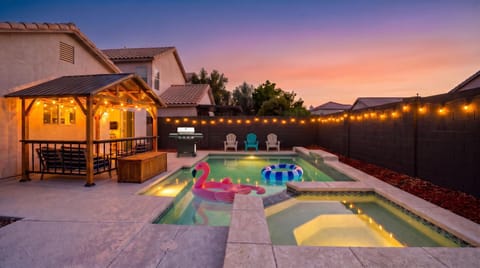 Patio, Hot Tub, Seating area, Evening entertainment, Swimming pool, Sunset, Inner courtyard view, sunbed