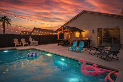 Patio, BBQ facilities, BBQ facilities, Pool view, Pool view, Swimming pool, Swimming pool, sunbed, sunbed