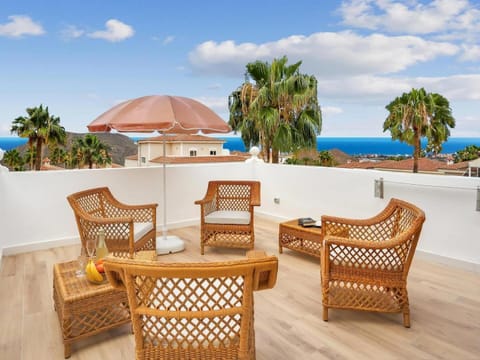Balcony/Terrace, Pool view, Sea view