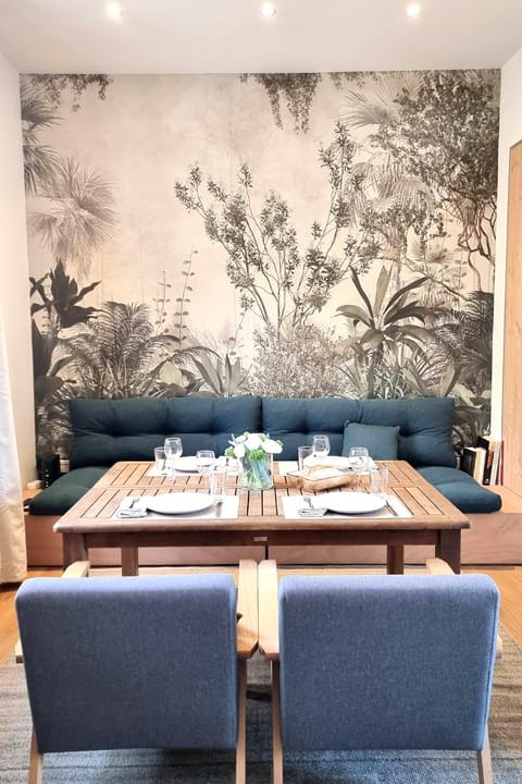 Living room, Seating area, Dining area