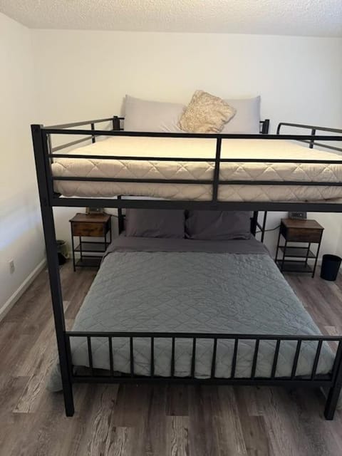 Spacious Stay for 12 - Central Fort Worth House in Fort Worth