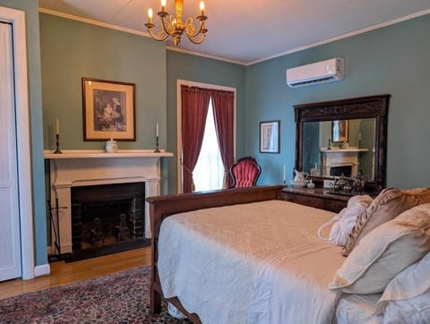 Bed, Bedroom, flat iron