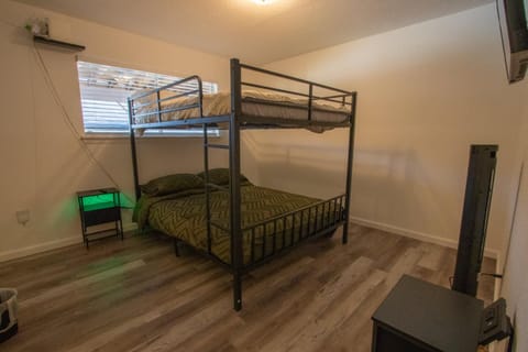 The Wonder Inn - Sleeps 11 near TCU House in Fort Worth