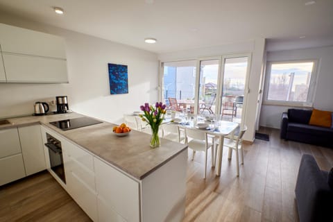 Kitchen or kitchenette, Living room, Seating area, Dining area, pet friendly