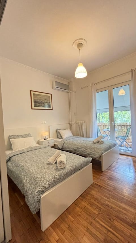 Bed, Balcony/Terrace, Photo of the whole room, Bedroom, towels, air conditioner