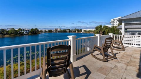 Vitamin Sea House in Carillon Beach