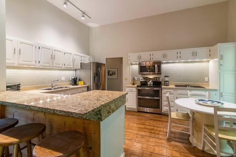 Stratton Mountain Ski House Hot Tub Sauna Shuttle House in Winhall