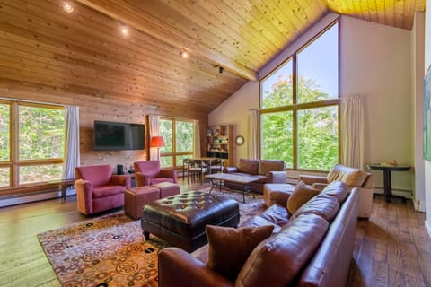 Stratton Mountain Ski House Hot Tub Sauna Shuttle House in Winhall