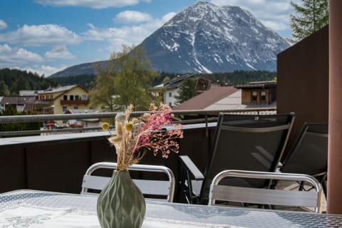 Balcony/Terrace, Mountain view, Mountain view