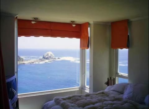 Photo of the whole room, Sea view