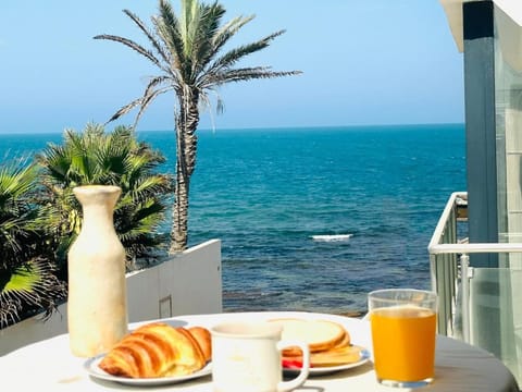 Day, Natural landscape, View (from property/room), Balcony/Terrace, Dining area, Sea view
