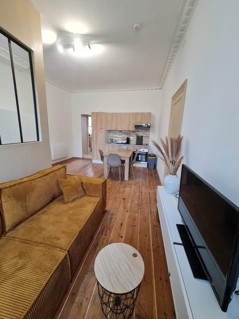 View (from property/room), Kitchen or kitchenette, Dining area